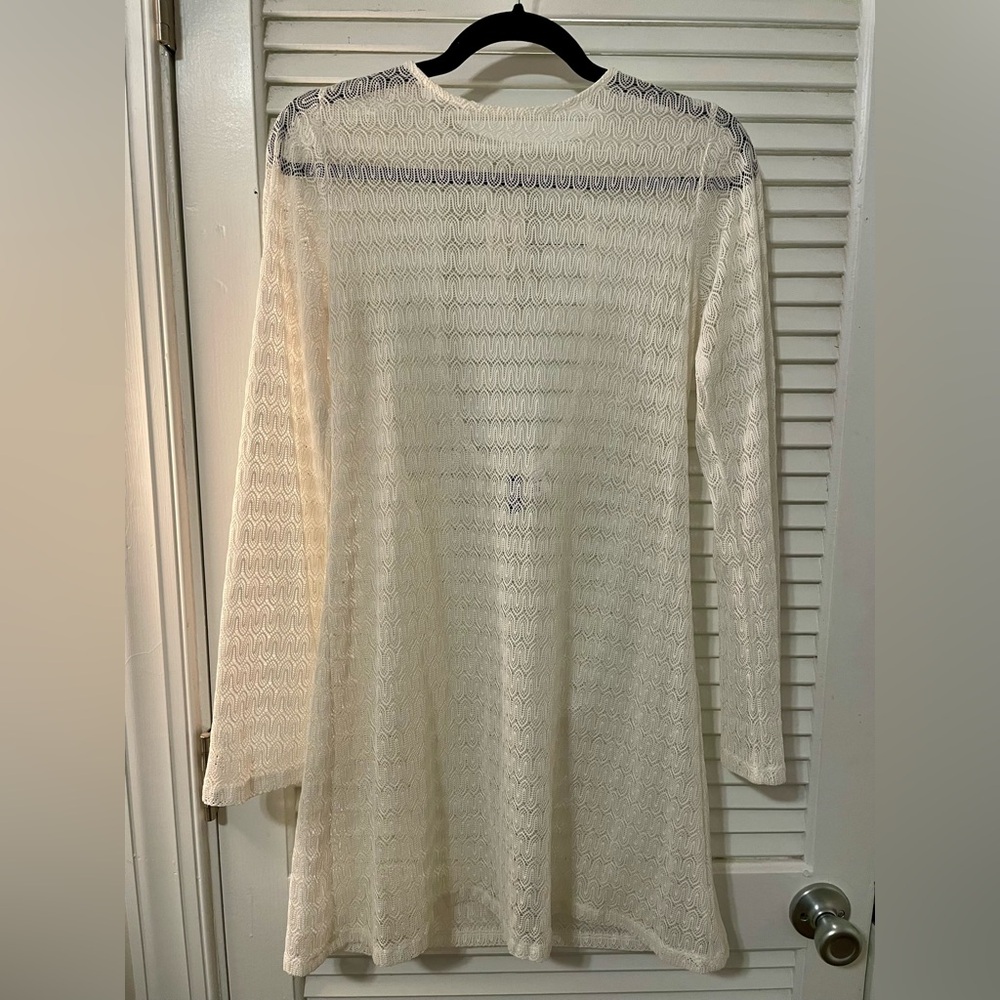 White/beige beach cover up! Mini with long sleeves
